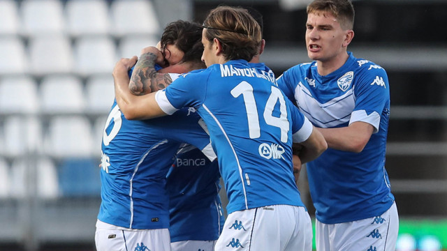 Sport Calcio Serie B Stadio Mario Rigamonti Brescia Pordenone nella foto Andrea Cistana esulta dopo il gol con i compagni 02/04/2021 nicoli@newreporter