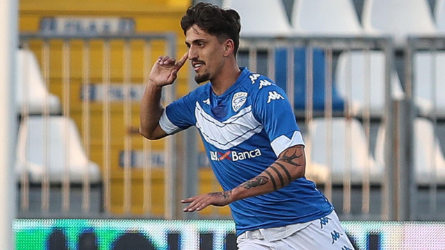 Sport Calcio Serie B Stadio Mario Rigamonti Brescia Pordenone nella foto Emanuele Ndoj esulta dopo il gol 02/04/2021 nicoli@newreporter