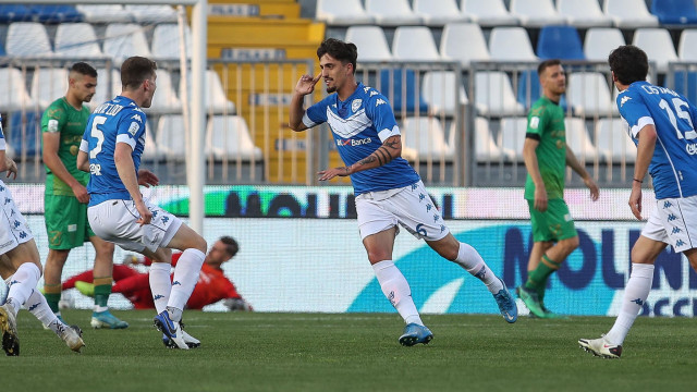 Sport Calcio Serie B Stadio Mario Rigamonti Brescia Pordenone nella foto Emanuele Ndoj esulta dopo il gol 02/04/2021 nicoli@newreporter