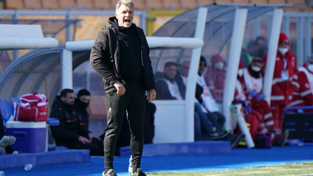 Photo LiveMedia/Emmanuele Mastrodonato
Lecce, Italy, March 12, 2022, Italian soccer Serie B match
US Lecce vs Brescia Calcio
Image shows:
coach Marco Baroni (US Lecce)
LiveMedia - World Copyright