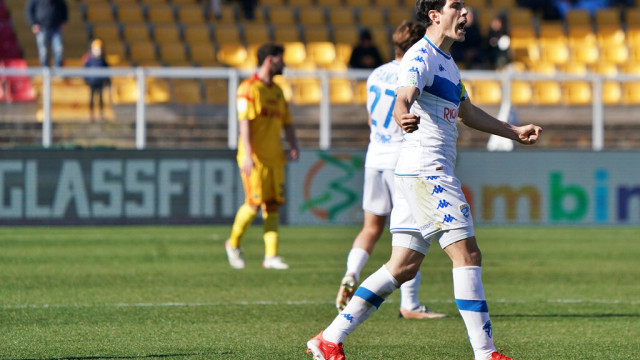 Photo LiveMedia/Emmanuele Mastrodonato
Lecce, Italy, March 12, 2022, Italian soccer Serie B match
US Lecce vs Brescia Calcio
Image shows:
Dimitri Bisoli (Brescia Calcio) scores a goal of 1-1
LiveMedia - World Copyright
