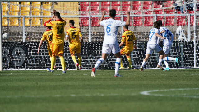 Photo LiveMedia/Emmanuele Mastrodonato
Lecce, Italy, March 12, 2022, Italian soccer Serie B match
US Lecce vs Brescia Calcio
Image shows:
Dimitri Bisoli (Brescia Calcio) scores a goal of 1-1
LiveMedia - World Copyright