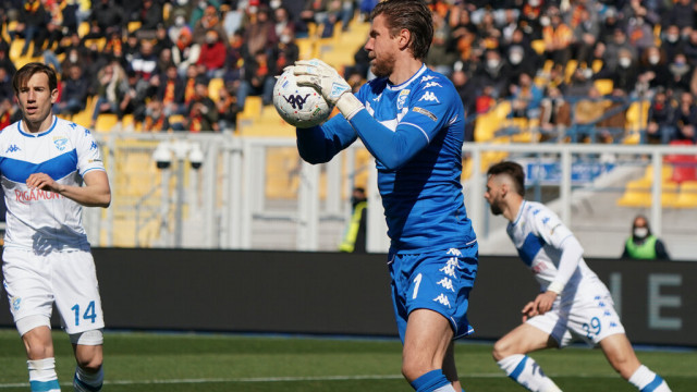 Photo LiveMedia/Emmanuele Mastrodonato
Lecce, Italy, March 12, 2022, Italian soccer Serie B match
US Lecce vs Brescia Calcio
Image shows:
Jesse Joronen (Brescia Calcio)
LiveMedia - World Copyright