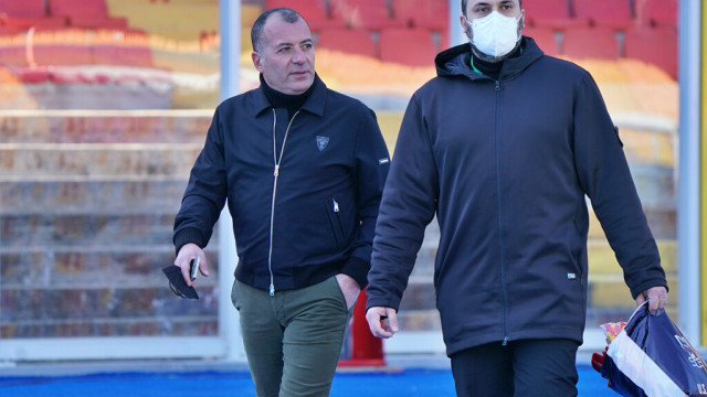 Photo LiveMedia/Emmanuele Mastrodonato
Lecce, Italy, March 12, 2022, Italian soccer Serie B match
US Lecce vs Brescia Calcio
Image shows:
president Sticchi Damiani (US Lecce)
LiveMedia - World Copyright