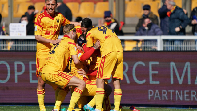 Photo LiveMedia/Emmanuele Mastrodonato
Lecce, Italy, March 12, 2022, Italian soccer Serie B match
US Lecce vs Brescia Calcio
Image shows:
US Lecce celebrates after scoring a goal fo 1-0
LiveMedia - World Copyright