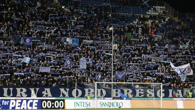 Photo LiveMedia/Luca Amedeo Bizzarri
Brescia, Italy, April 11, 2022, Italian soccer Serie B match
Brescia Calcio vs Parma Calcio
Image shows:
Fans of BRESCIA CALCIO during the Serie B match between Brescia Calcio and Parma Calcio at Stadio Mario Rigamonti on April 11, 2022 in Brescia, Italy.
LiveMedia - World Copyright