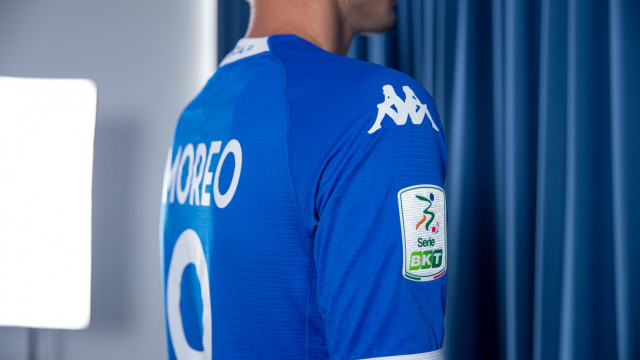 Stefano Moreo maglia 22/23 - foto da Brescia calcio Stefano Moreo maglia 22/23 - foto da Brescia calcio