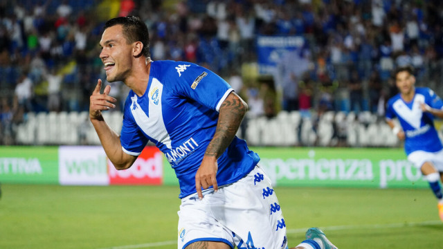 Photo LiveMedia/Luca Rossini
Brescia, Italy, August 14, 2022, Italian soccer Serie B match
Brescia Calcio vs FC Sudtirol
Image shows:
Flavio Bianchi (Brescia FC) celebrates his goal
LiveMedia - World Copyright