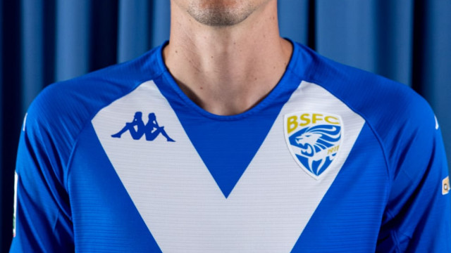 Stefano Moreo maglia 22/23 - foto da Brescia calcio Stefano Moreo maglia 22/23 - foto da Brescia calcio