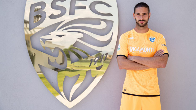 Luca Lezzerini maglia 22/23 - foto da Brescia calcio Luca Lezzerini maglia 22/23 - foto da Brescia calcio