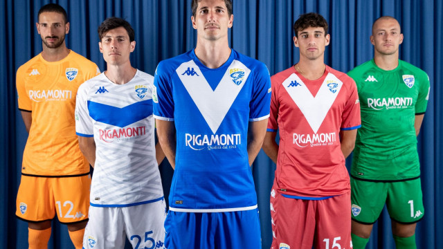 maglia 22/23 - foto da Brescia calcio maglia 22/23 - foto da Brescia calcio