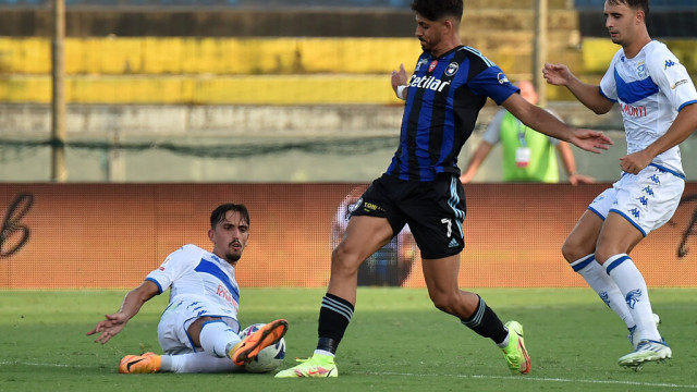 Photo LiveMedia/Gabriele Masotti
Pisa, Italy, August 06, 2022, Italian football Coppa Italia match
AC Pisa vs Brescia Calcio
Image shows:
Roko Jureskin (Pisa) thwarted by Emanuele Ndoj (Brescia)
LiveMedia - World Copyright