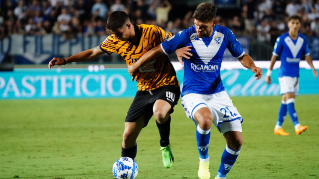 Photo LiveMedia/Luca Rossini
Brescia, Italy, September 16, 2022, Italian soccer Serie B match
Brescia Calcio vs Benevento Calcio
Image shows:
Jakub Labojko (Brescia FC) and Ilias Koutsoupias (Benevento Calcio)
LiveMedia - World Copyright
