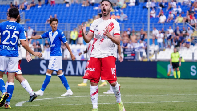 Photo LiveMedia/Luca Rossini
Brescia, Italy, September 03, 2022, Italian soccer Serie B match
Brescia Calcio vs AC Perugia
Image shows:
Samuel Di Carmine (AC Perugia Calcio) disappointed
LiveMedia - World Copyright