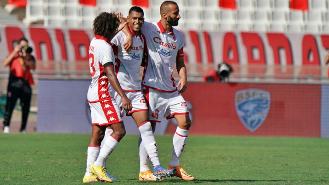 Photo LiveMedia/Emmanuele Mastrodonato
Bari, Italy, October 01, 2022, Italian soccer Serie B match
SSC Bari vs Brescia Calcio
Image shows:
Waild Cheddira (SSC Bari) celebrates after scoring a goal
LiveMedia - World Copyright