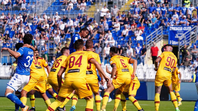 Photo LiveMedia/Luca Rossini
Brescia, Italy, October 08, 2022, Italian soccer Serie B match
Brescia Calcio vs AS Cittadella
Image shows:
Florian Ayé (Brescia FC) Scores the goal
LiveMedia - World Copyright