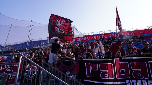 Photo LiveMedia/Luca Rossini
Brescia, Italy, October 08, 2022, Italian soccer Serie B match
Brescia Calcio vs AS Cittadella
Image shows:
AS Cittadella supporters
LiveMedia - World Copyright