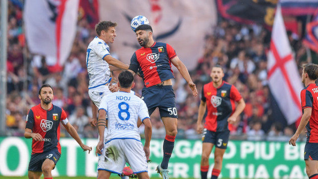 Photo LiveMedia/Danilo Vigo
Genoa, Italy, October 29, 2022, Italian soccer Serie B match
Genoa CFC vs Brescia Calcio
Image shows:
Milan Badelj (Genoa) - Giacomo Olzer (Brescia) - Emanuele Ndoj (Brescia)- Guven Yalcin (Genoa) - Radu Matei Dragusin (Genoa)
LiveMedia - World Copyright