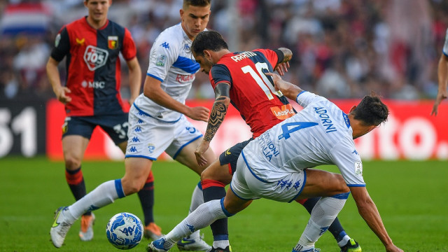 Photo LiveMedia/Danilo Vigo
Genoa, Italy, October 29, 2022, Italian soccer Serie B match
Genoa CFC vs Brescia Calcio
Image shows:
Morten Wetche Frendrup (Genoa) - Tom "Tommie" van de Looi (Brescia) - Mattia Aramu (Genoa) - Davide Adorni (Brescia)
LiveMedia - World Copyright