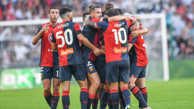Photo LiveMedia/Danilo Vigo
Genoa, Italy, October 29, 2022, Italian soccer Serie B match
Genoa CFC vs Brescia Calcio
Image shows:
team Genoa celebrates after scoring a goal 1 -0
LiveMedia - World Copyright