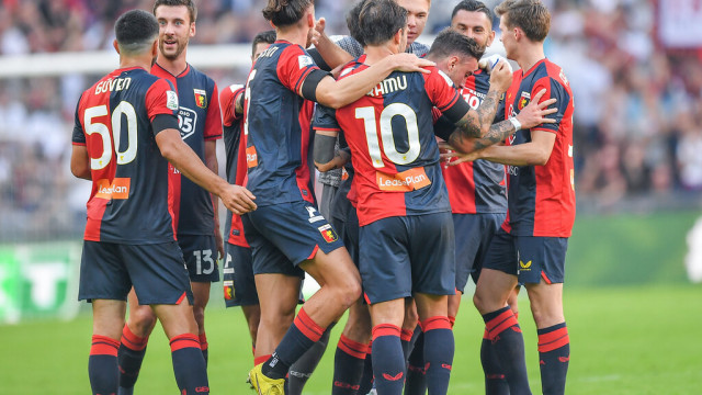 Photo LiveMedia/Danilo Vigo
Genoa, Italy, October 29, 2022, Italian soccer Serie B match
Genoa CFC vs Brescia Calcio
Image shows:
team Genoa celebrates after scoring a goal 1 -0
LiveMedia - World Copyright