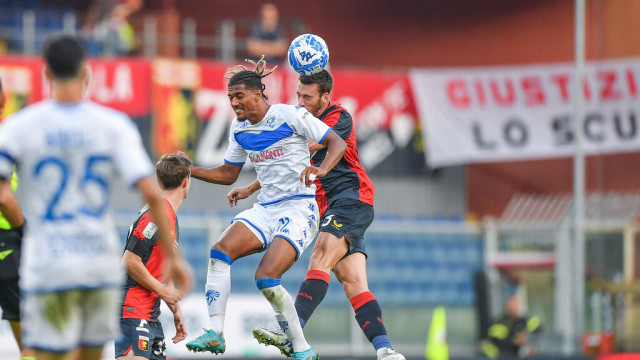 Photo LiveMedia/Danilo Vigo
Genoa, Italy, October 29, 2022, Italian soccer Serie B match
Genoa CFC vs Brescia Calcio
Image shows:
Florian Ayé (Brescia) - Mattia Bani (Genoa)
LiveMedia - World Copyright