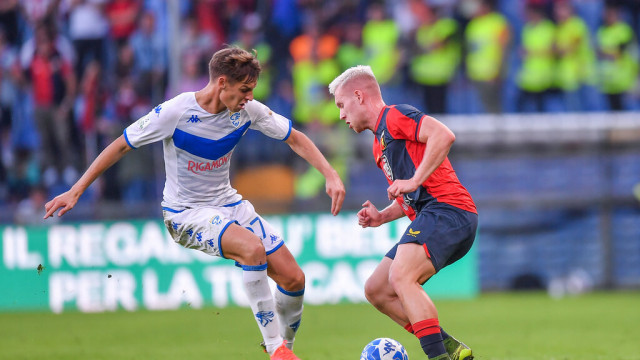 Photo LiveMedia/Danilo Vigo
Genoa, Italy, October 29, 2022, Italian soccer Serie B match
Genoa CFC vs Brescia Calcio
Image shows:
Giacomo Olzer (Brescia) - Lennart Marten Quint Czyborra (Genoa)
LiveMedia - World Copyright