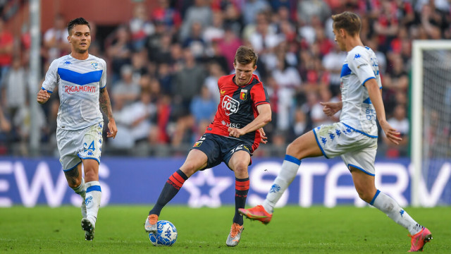 Photo LiveMedia/Danilo Vigo
Genoa, Italy, October 29, 2022, Italian soccer Serie B match
Genoa CFC vs Brescia Calcio
Image shows:
Flavio Junior Bianchi (Brescia) - Morten Wetche Frendrup (Genoa) - Giacomo Olzer (Brescia)
LiveMedia - World Copyright