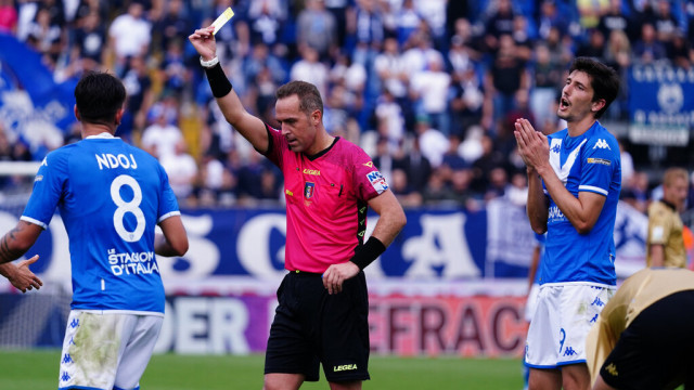 Photo LiveMedia/Luca Rossini
Brescia, Italy, October 22, 2022, Italian soccer Serie B match
Brescia Calcio vs Venezia FC
Image shows:
Luca Pairetto (Referee)
LiveMedia - World Copyright