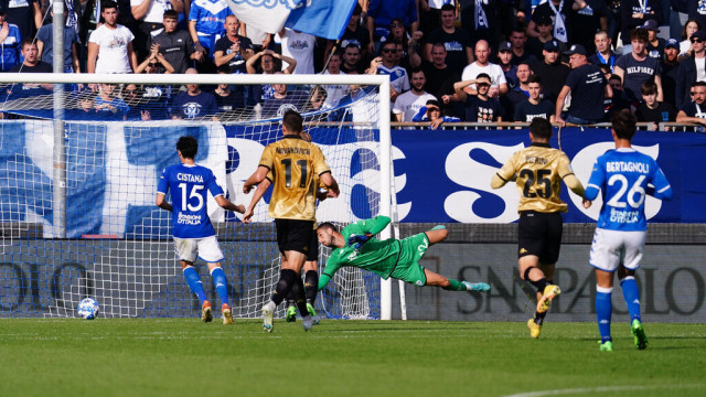Photo LiveMedia/Luca Rossini
Brescia, Italy, October 22, 2022, Italian soccer Serie B match
Brescia Calcio vs Venezia FC
Image shows:
Domen Crnigoj (Venezia FC) Scores the goal
LiveMedia - World Copyright