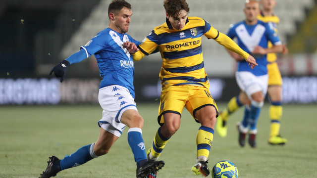 Photo LiveMedia/Luca Amedeo Bizzarri
Brescia, Italy, December 12, 2022, Italian soccer Serie B match
Brescia Calcio vs Parma Calcio
Image shows:
ADRIAN BERNABE' (PARMA) AND FEDERICO VIVIANI (BRESCIA)
LiveMedia - World Copyright