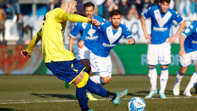 Photo LiveMedia/Luca Diliberto
Brescia, Italy, February 11, 2023, Italian soccer Serie B match
Brescia Calcio vs Modena FC
Image shows:
Diego Falcinelli (Modena) scores the gol of 1-0
LiveMedia - World Copyright