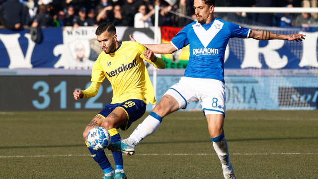 Photo LiveMedia/Luca Diliberto
Brescia, Italy, February 11, 2023, Italian soccer Serie B match
Brescia Calcio vs Modena FC
Image shows:
Shady Oukhadda (Modena) and Emanuele Ndoj (Brescia)
LiveMedia - World Copyright