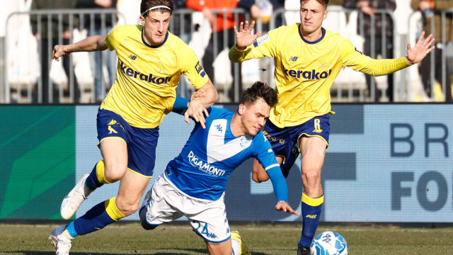 Photo LiveMedia/Luca Diliberto
Brescia, Italy, February 11, 2023, Italian soccer Serie B match
Brescia Calcio vs Modena FC
Image shows:
Giorgio Cittadini (Modena) and Flavio Junior Bianchi (Brescia)
LiveMedia - World Copyright