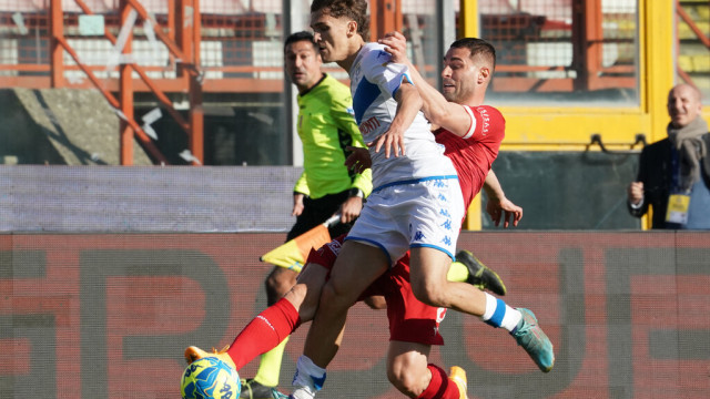 Photo LiveMedia/Loris Cerquiglini
Perugia, Italy, February 04, 2023, Italian soccer Serie B match
AC Perugia vs Brescia Calcio
Image shows:
aleandro rosi (n.2 difensore perugia calcio)
 v rodriguez pablo(n.9 brescia fc)
LiveMedia - World Copyright