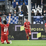 Idrissa Toure' (Pisa) celebrates with teammates after scoring the 0-2 goal during Brescia Calcio vs AC Pisa, Italian soccer Serie B match in Brescia, Italy, April 25 2025