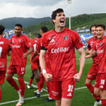Matteo Tramoni (Pisa) celebrates with after scoring the 0-1 goal during Brescia Calcio vs AC Pisa, Italian soccer Serie B match in Brescia, Italy, April 25 2025