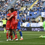 Matteo Tramoni (Pisa) celebrates with teammates after scoring the 0-1 goal during Brescia Calcio vs AC Pisa, Italian soccer Serie B match in Brescia, Italy, April 25 2025